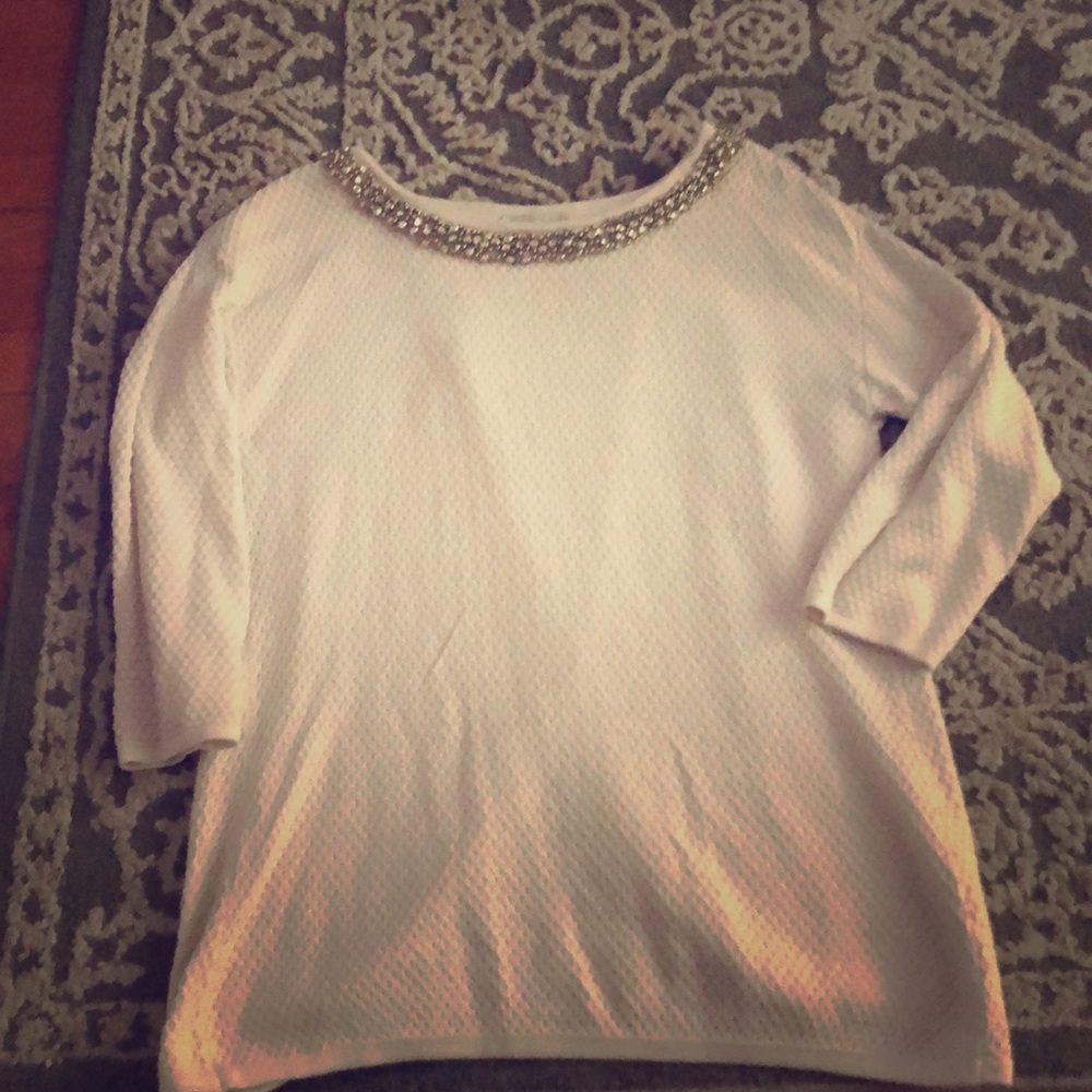 Waffle shirt with detailed collar.